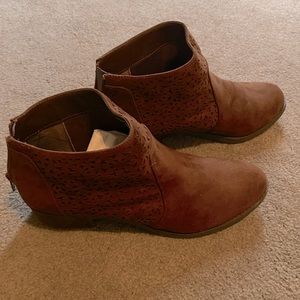 Brown Carlos by Carlos Santana Booties. Size 8. Like New!